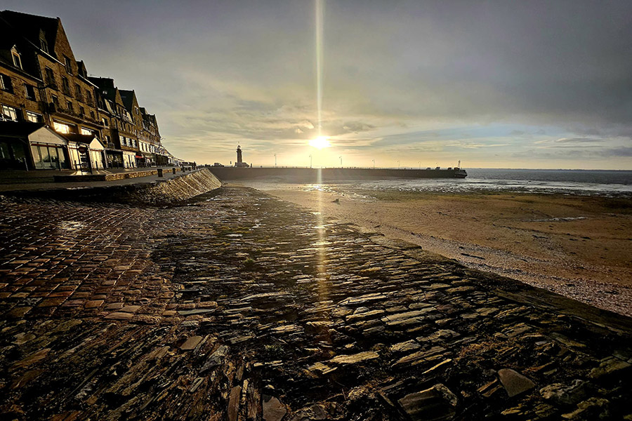 Plage de Cancale au coucher de soleil